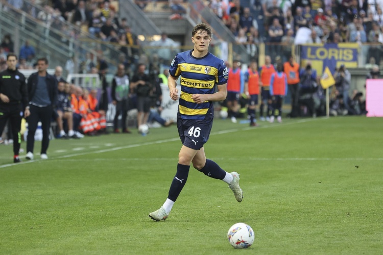 pg电子-罗马诺透露莱奥尼即将抵达利物浦完成签约前体检