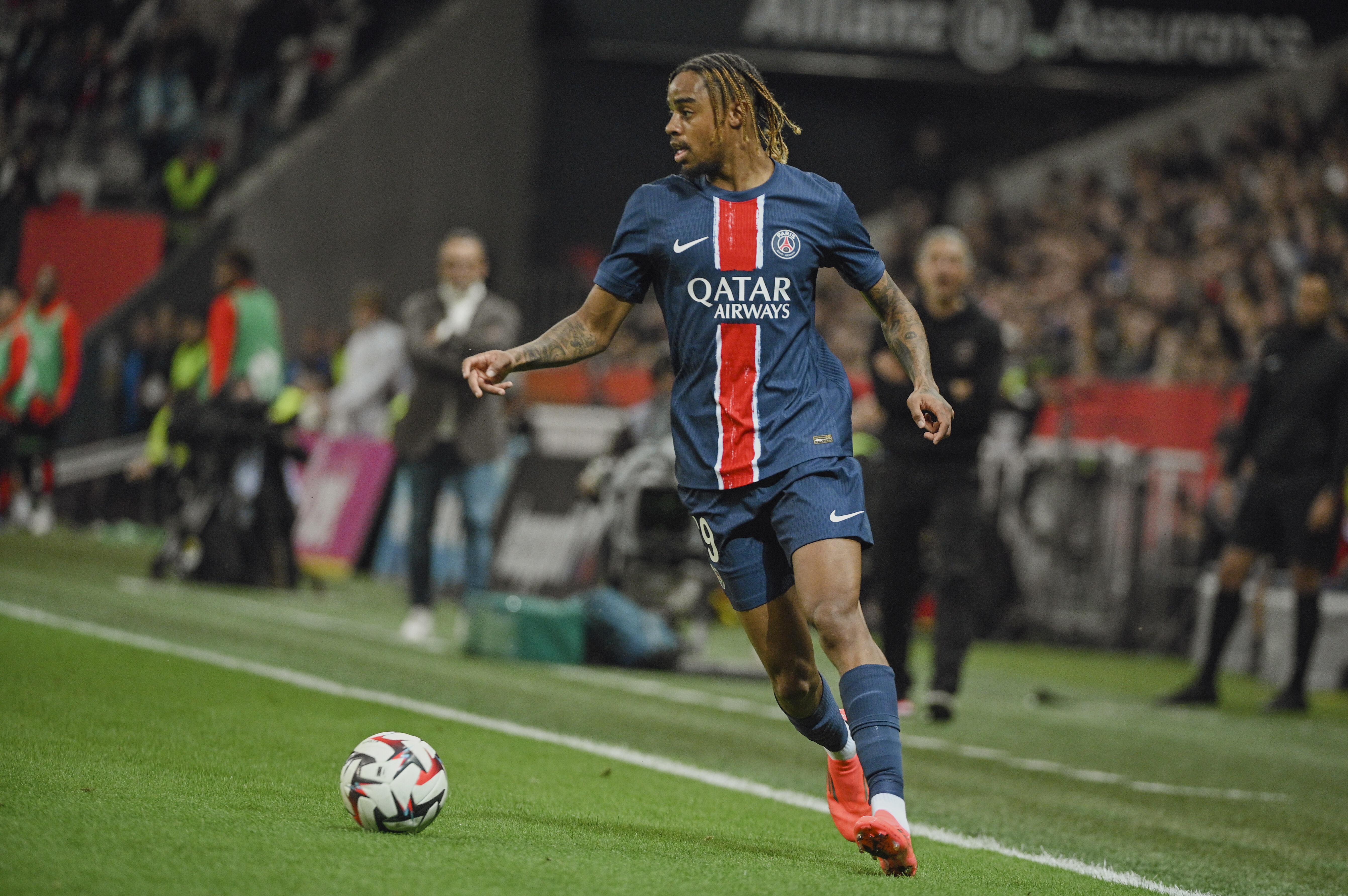 RMC：巴尔科拉一瘸一拐离场，但巴黎确认伤势并无大碍