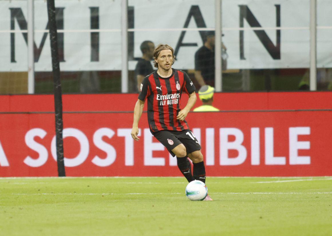 pg电子官网-养老变大腿！39岁魔笛踢满全场+送创纪录助攻 网友：囧叔太禽兽了