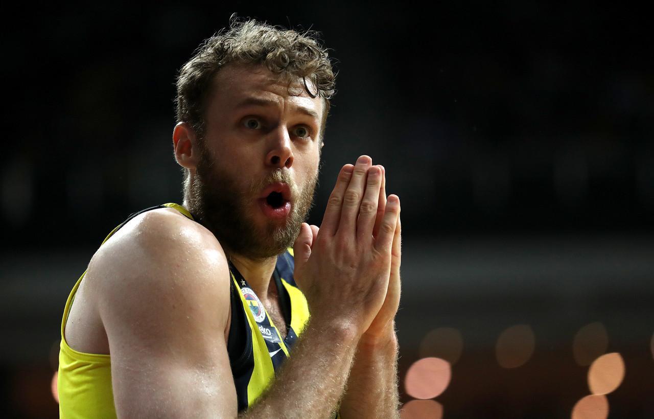 pg电子游戏官网官方网站-NBA旧将！梅利15分7板5助2帽全队最高 加里纳利5罚全中贡献8分