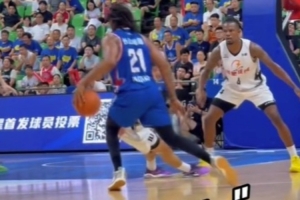 pg电子官网-精彩瞬间！威尔斯一个背后晃倒对手 刘佳鑫把握机会完成三分