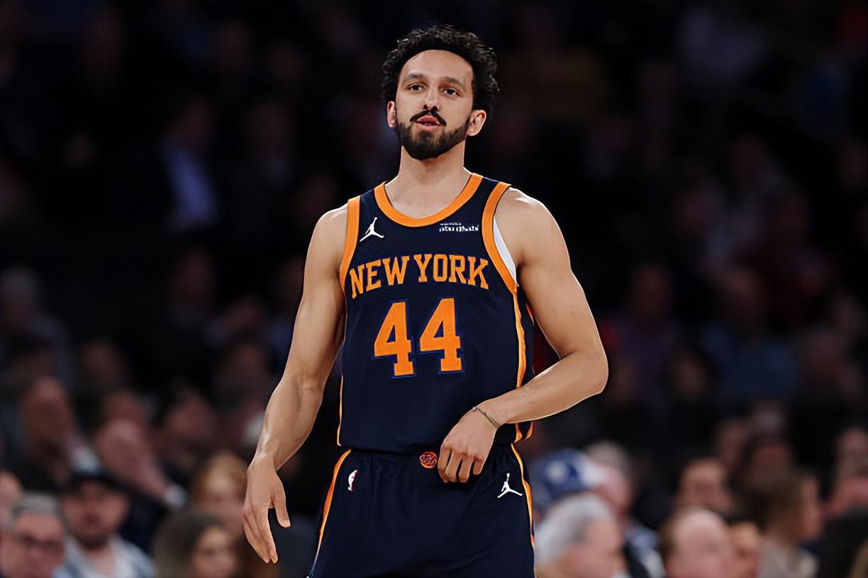 电子游戏平台-尼克斯签回后场大将，但他将与前火箭投手竞争最后一个留队名额？