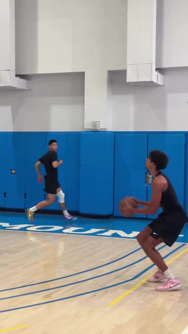 崔永熙对抗训练展现柔和三分 左膝护具未影响状态